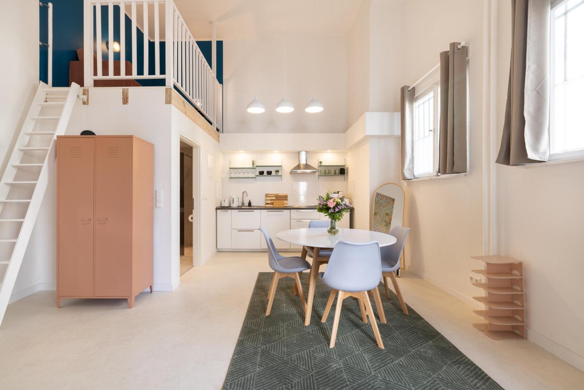 Great 1-room Loft *